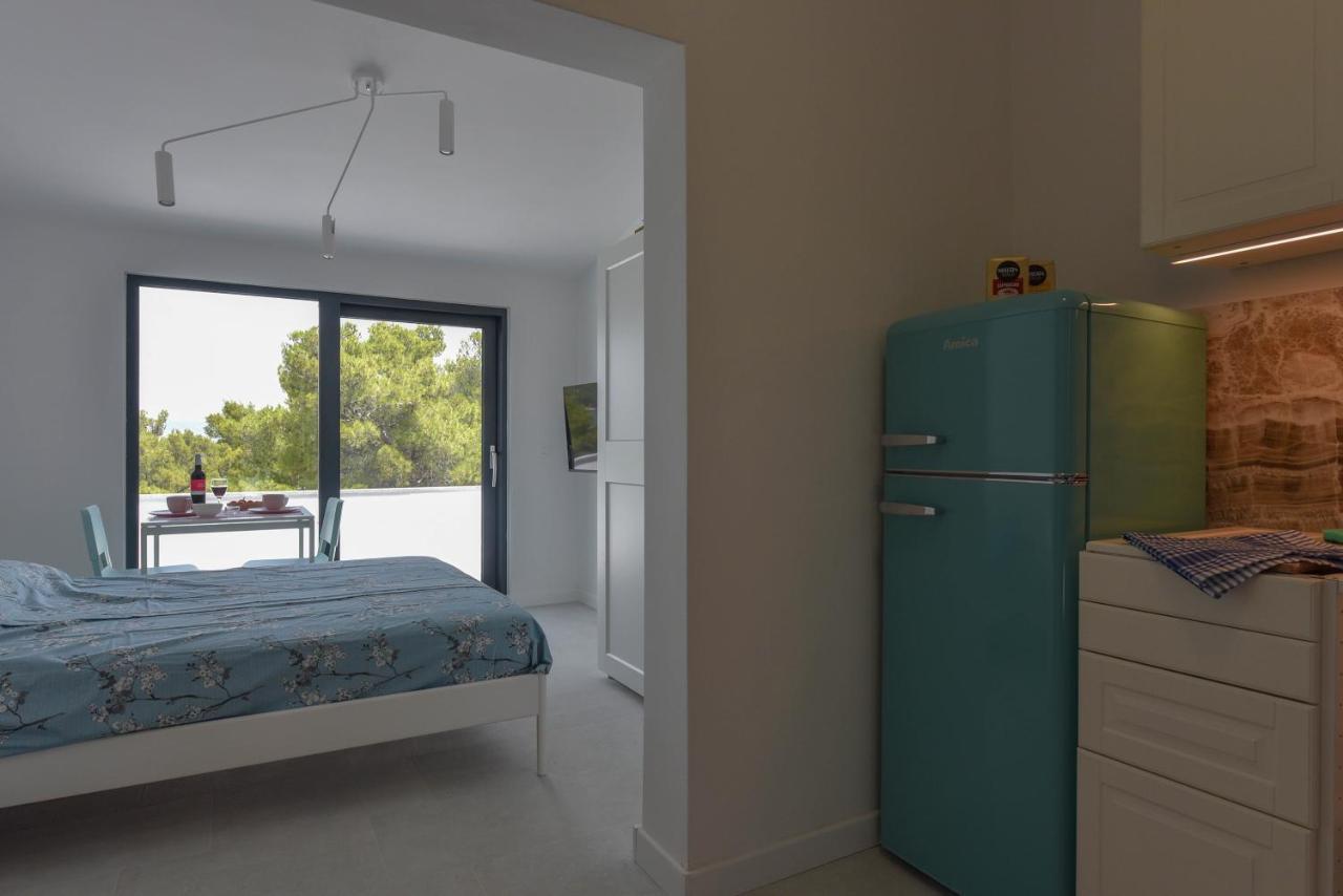 Lazaneo Seafront Apartments, Jelsa  Extérieur photo