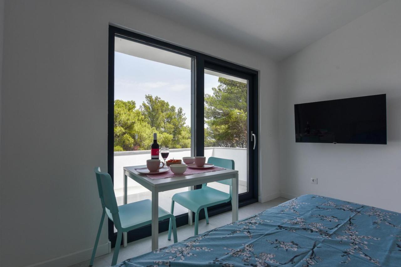 Lazaneo Seafront Apartments, Jelsa  Extérieur photo
