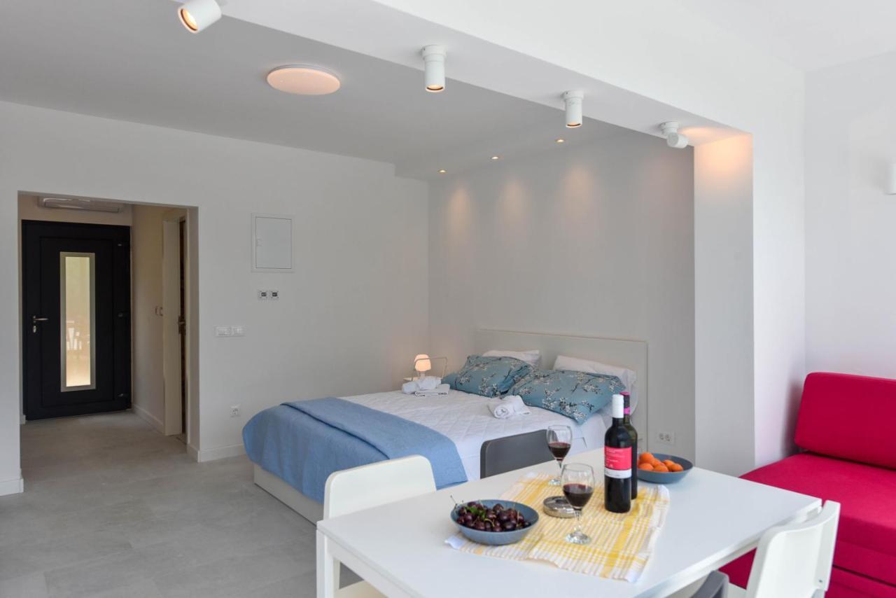 Lazaneo Seafront Apartments, Jelsa  Extérieur photo