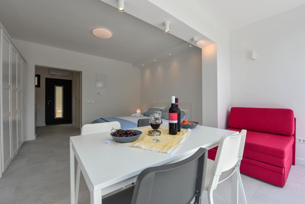 Lazaneo Seafront Apartments, Jelsa  Extérieur photo