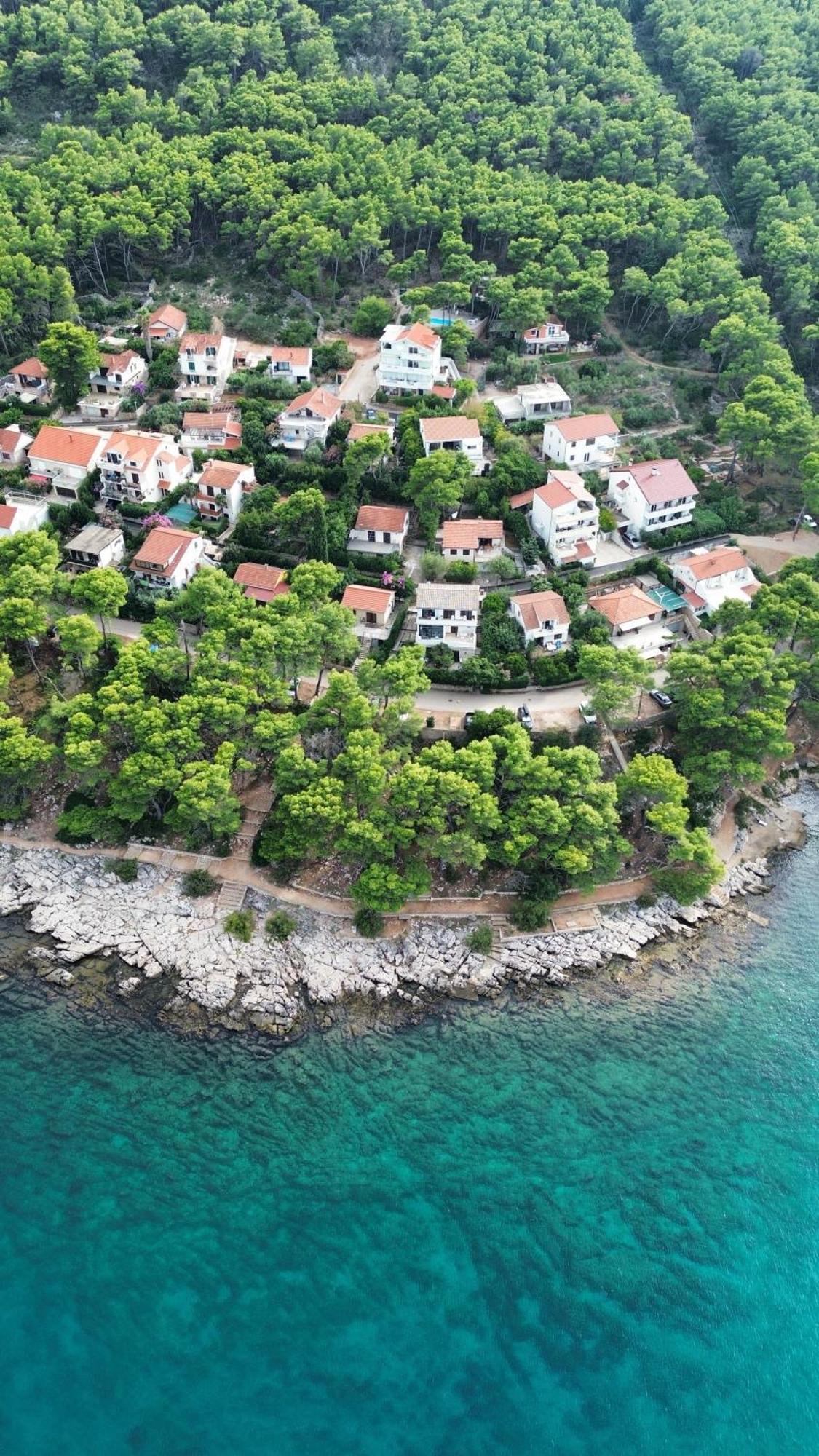 Lazaneo Seafront Apartments, Jelsa  Extérieur photo