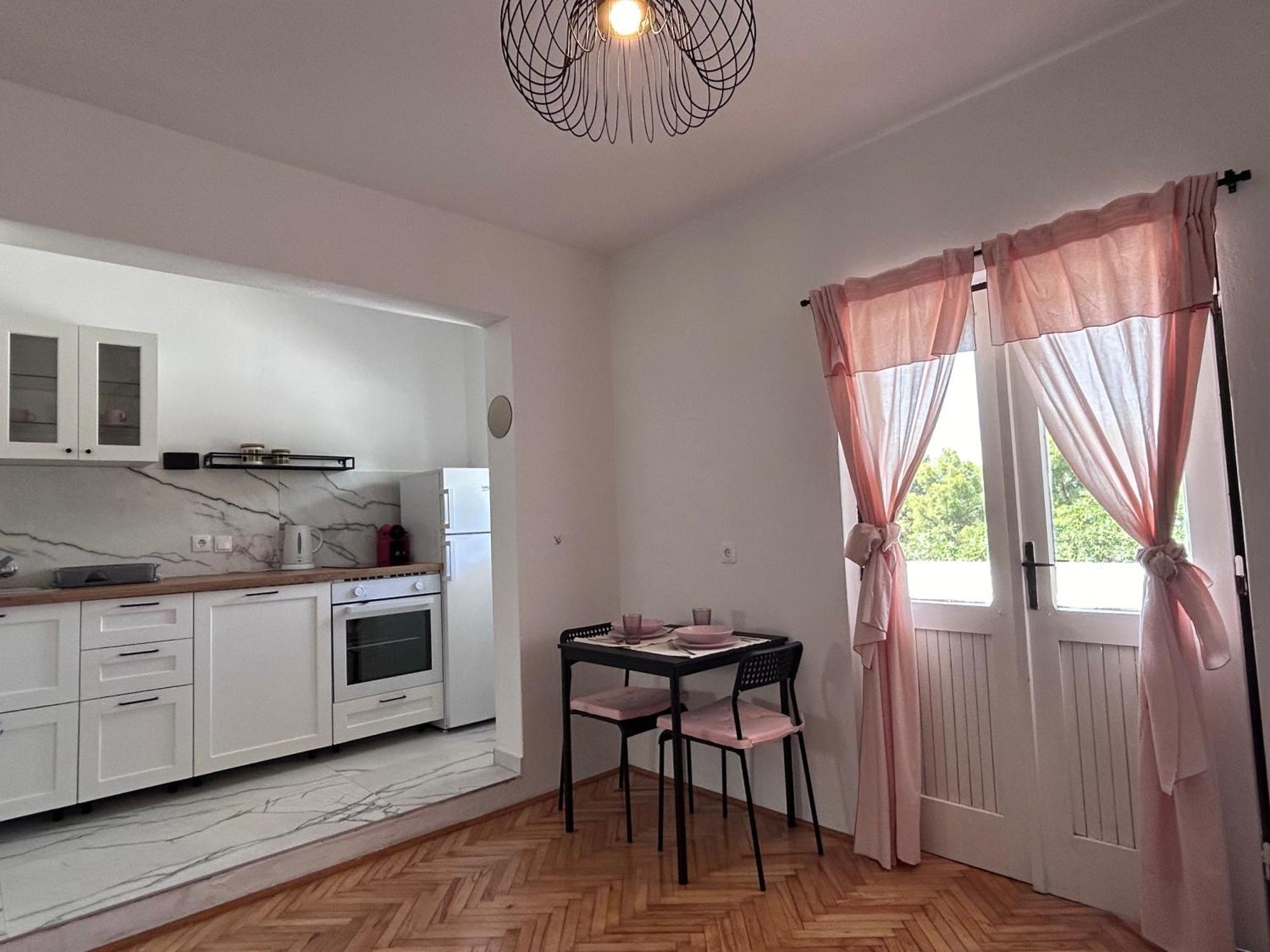 Lazaneo Seafront Apartments, Jelsa  Extérieur photo